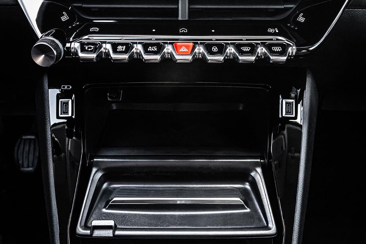 Peugeot 208 Hatchback 1,2 l 74 kw