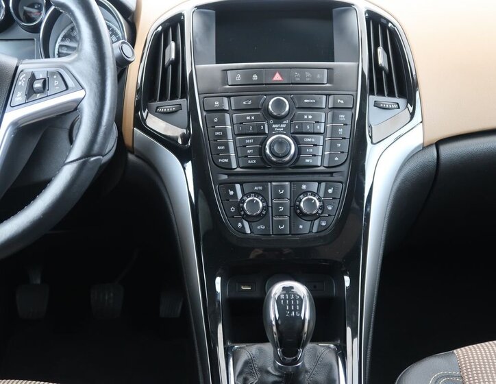 Opel Astra Sedan / Limuzína 1,6 l 100 kw