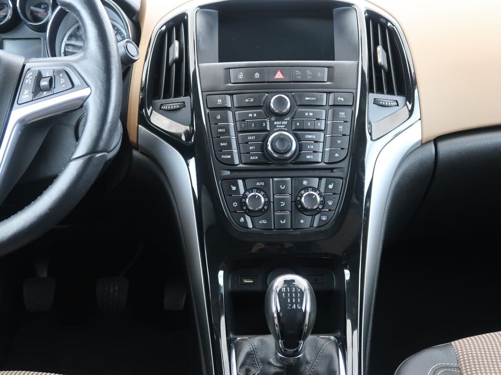 Opel Astra Sedan / Limuzína 1,6 l 100 kw