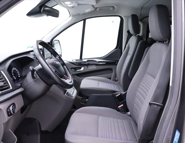 Ford Tourneo Custom 11