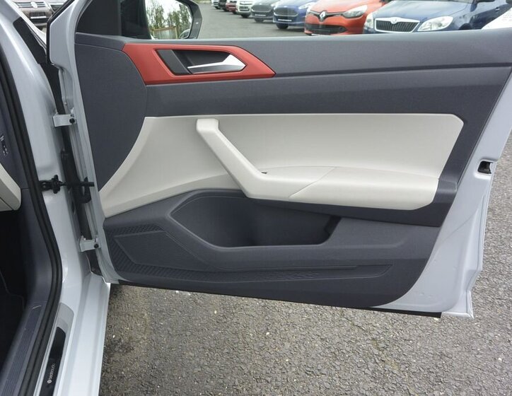 Volkswagen Polo Hatchback 999,0 70 kw
