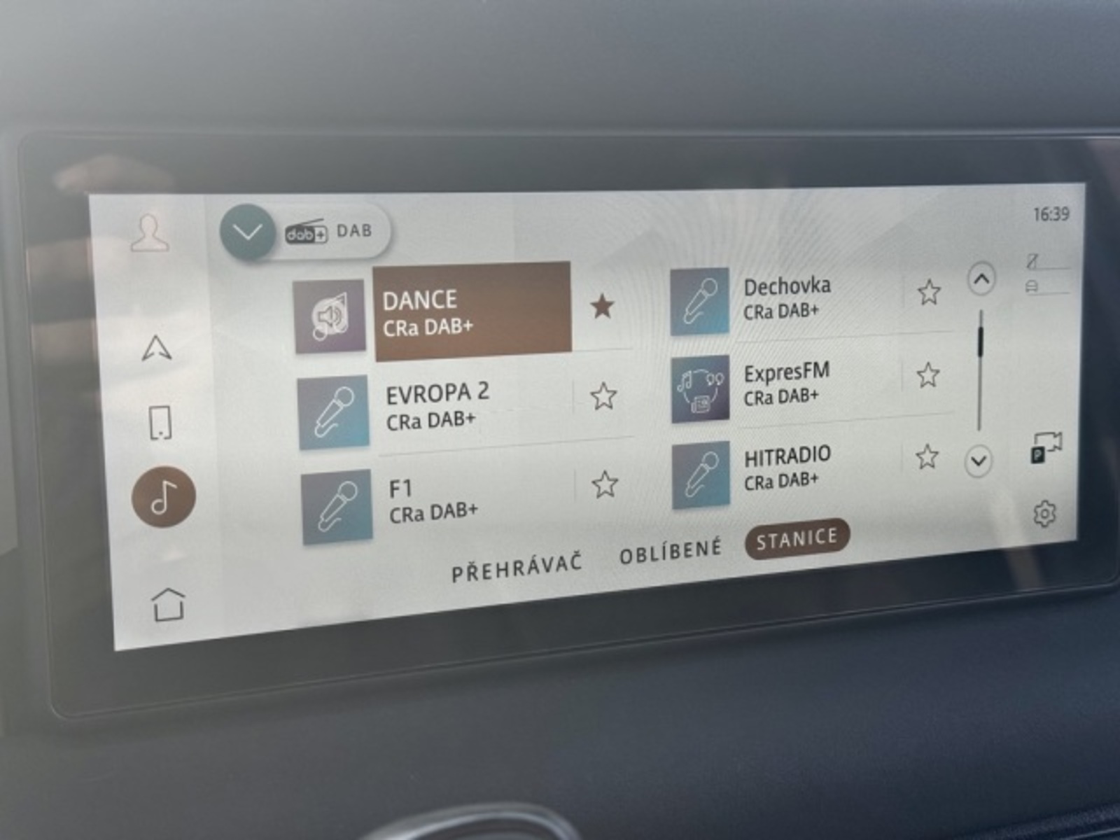 Land Rover Defender 34