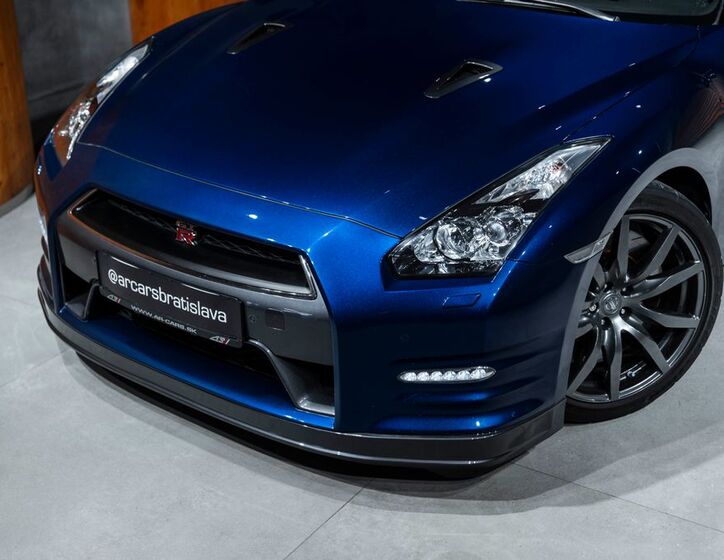 Nissan GT-R 5