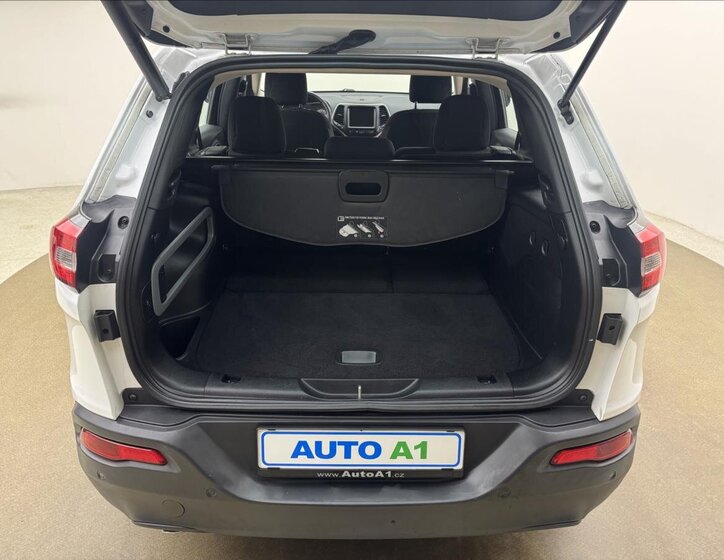 Jeep Cherokee SUV / Terénní 2,0 l 103 kw