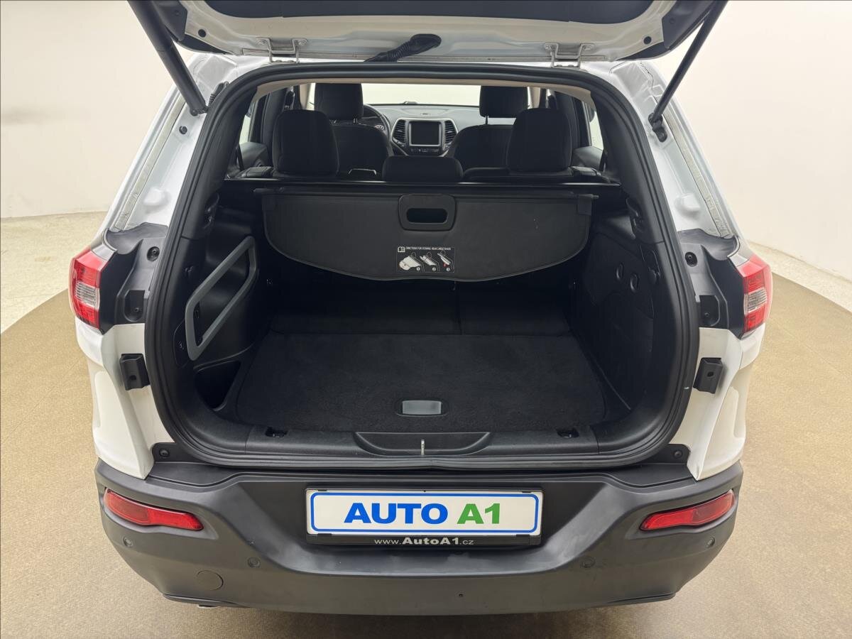 Jeep Cherokee SUV / Terénní 2,0 l 103 kw