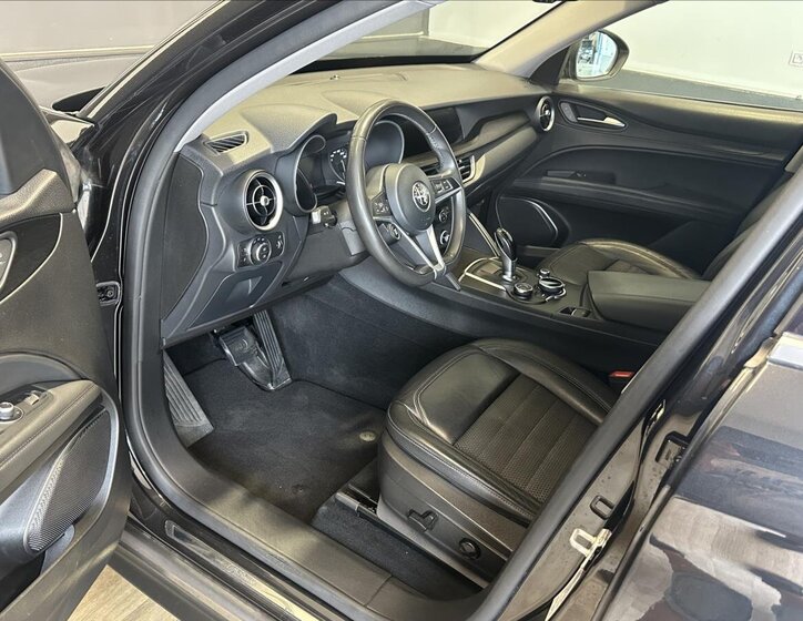 Alfa Romeo Stelvio SUV / Terénní 2,1 l 154 kw