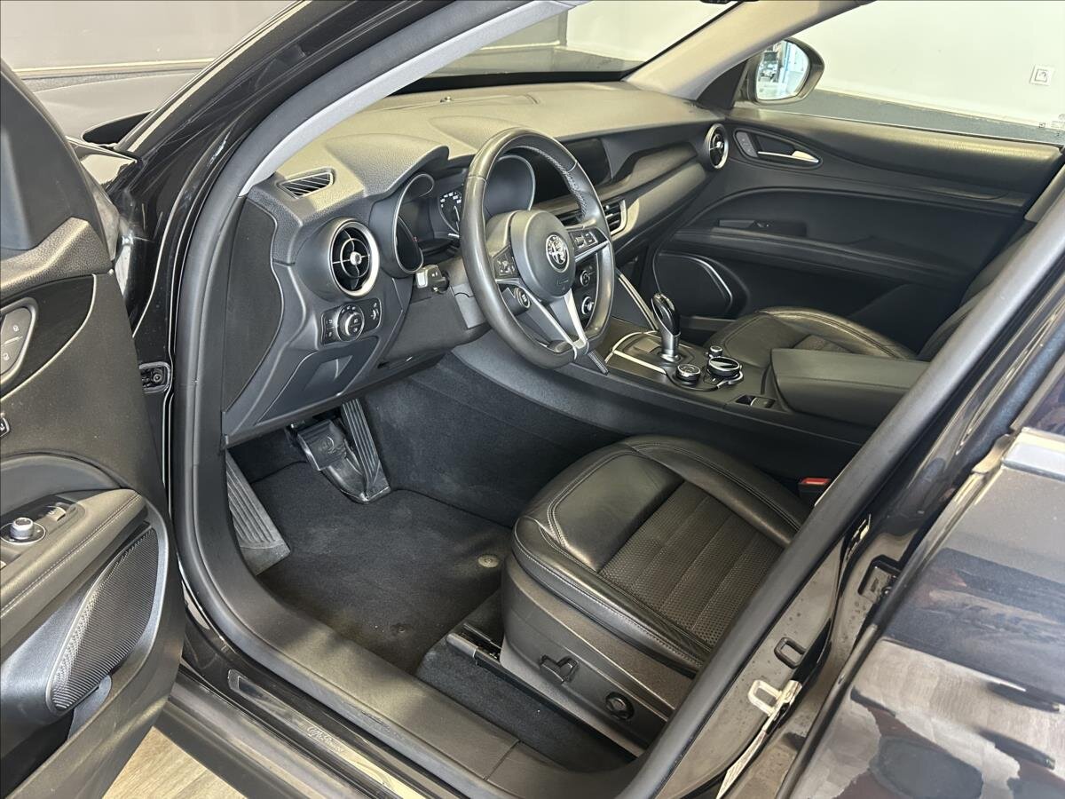 Alfa Romeo Stelvio SUV / Terénní 2,1 l 154 kw
