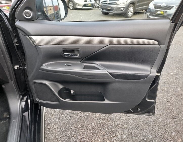 Mitsubishi Outlander SUV 2,3 l 110 kw