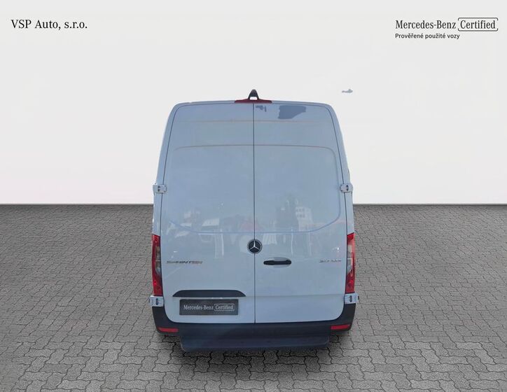 Mercedes-Benz Sprinter 4