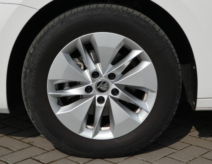 Škoda Octavia Sedan / Limuzína 1,5 l 110 kw