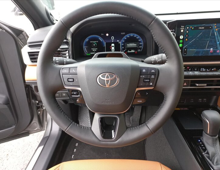 Toyota Camry Sedan / Limuzína 2,5 l 137 kw