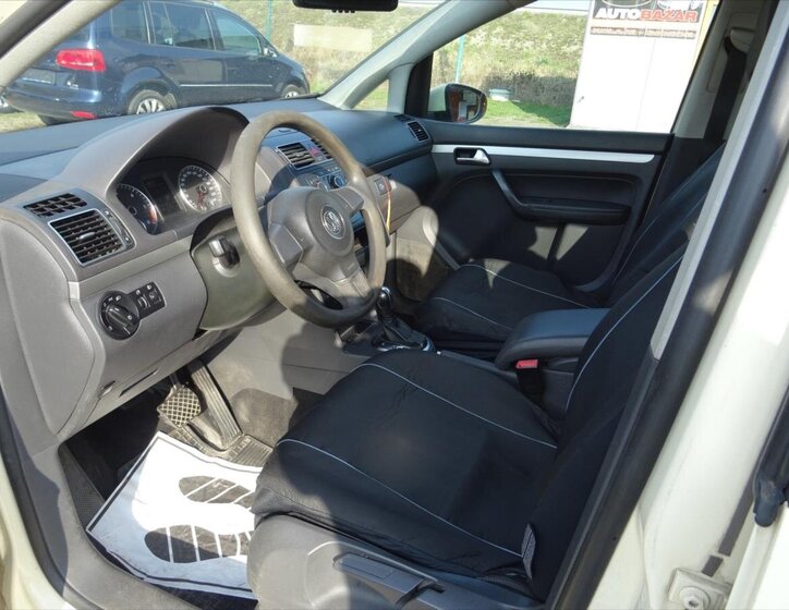 Volkswagen Touran Kombi 1,6 l 77 kw