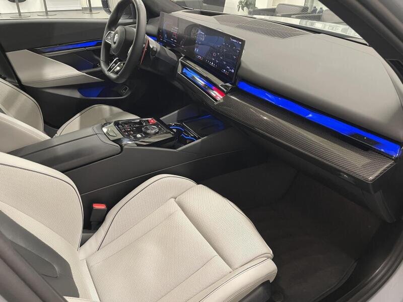 BMW M5 Sedan / Limuzína 4,4 l 430 kw