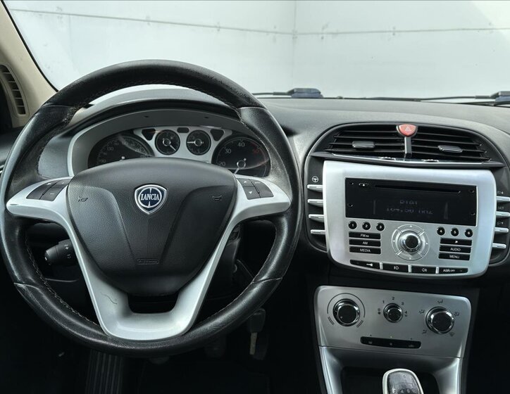 Lancia Delta Hatchback 1,6 l 88 kw