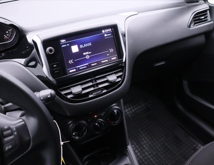 Peugeot 208 Hatchback 1,2 l 60 kw