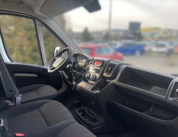 Peugeot Boxer Skříň 2,2 l 121 kw