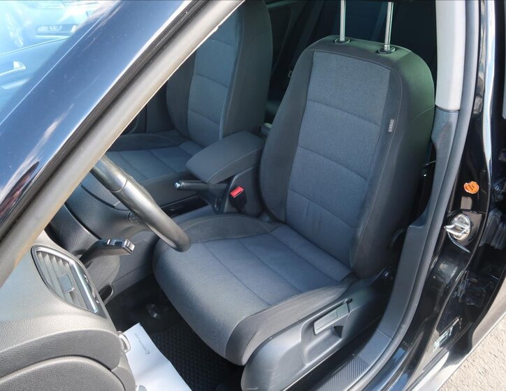 Volkswagen Golf Kombi 1,6 l 77 kw