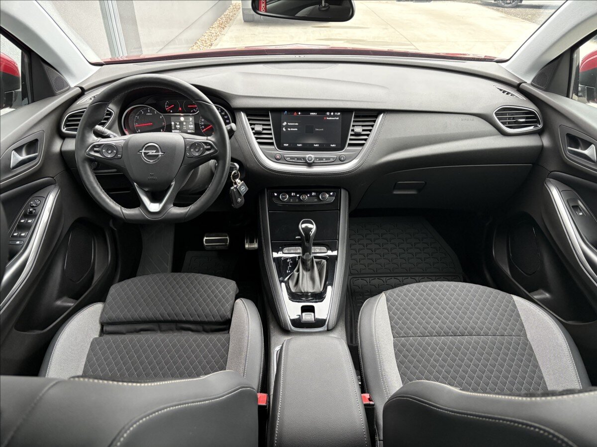 Opel Grandland X Sedan / Limuzína 1,2 l 96 kw