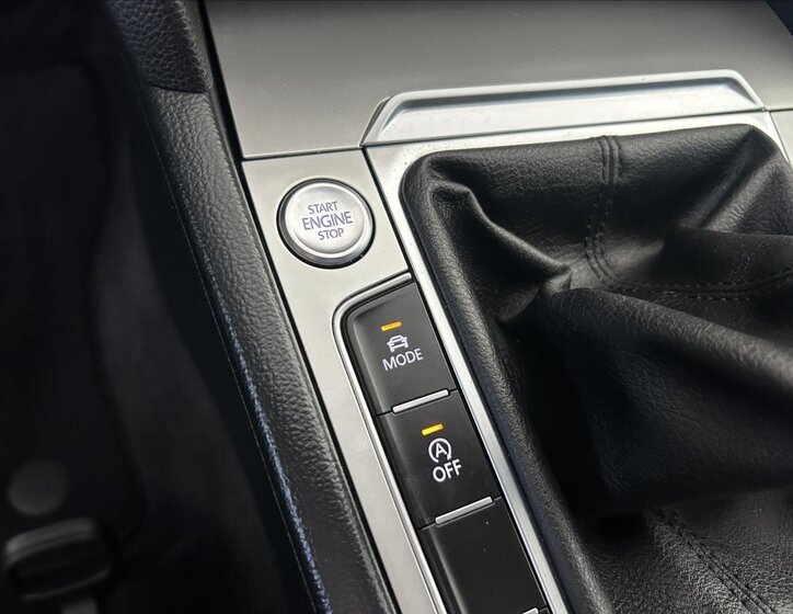 Volkswagen Passat Sedan / Limuzína 1,4 l 110 kw