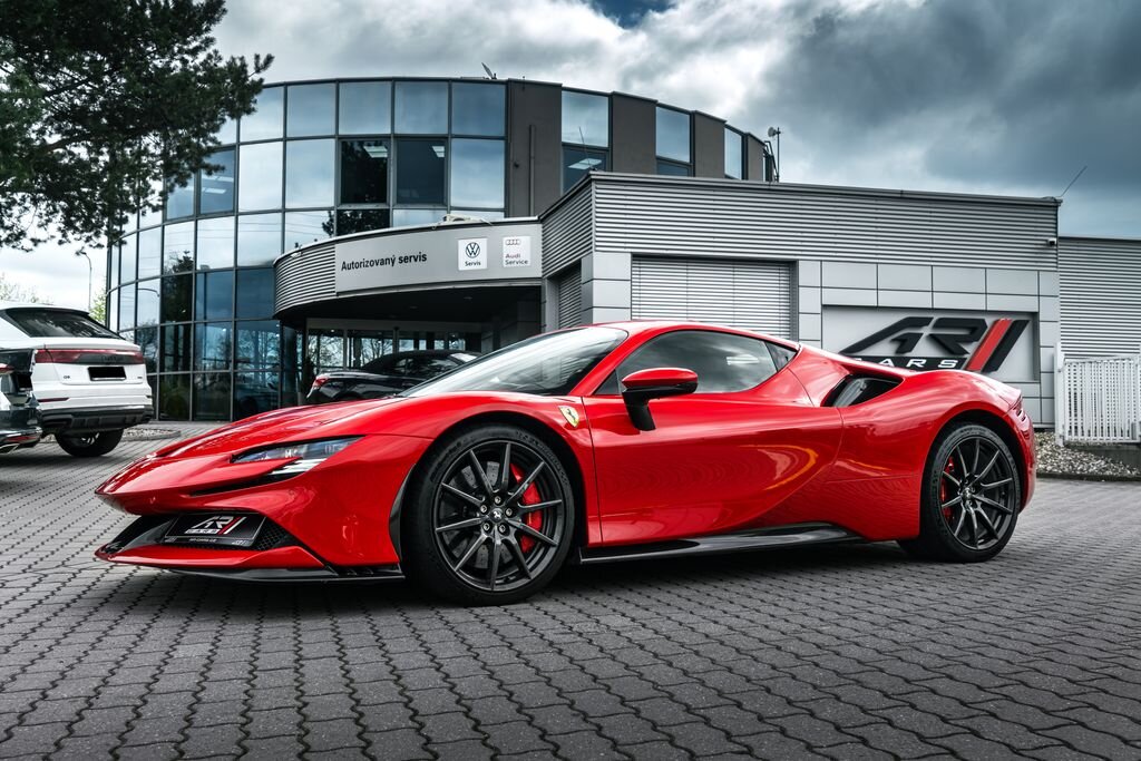 Ferrari SF90 Kupé 4,0 l 574 kw
