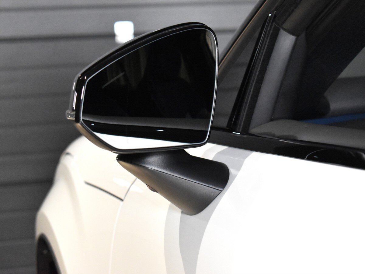 Volvo EX30 SUV / Terénní 0,0 200 kw