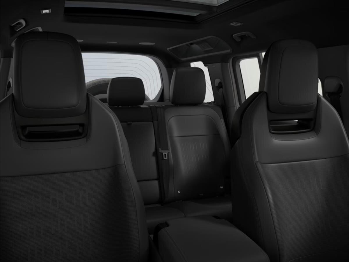 Land Rover Defender SUV / Terénní 4,4 l 467 kw