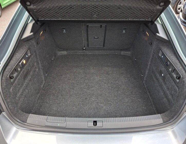 Škoda Superb Sedan / Limuzína 2,0 l 140 kw