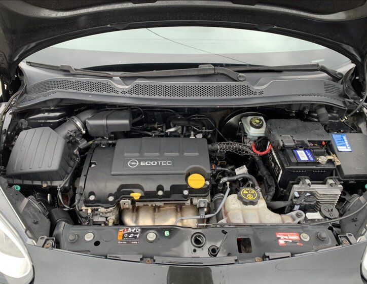 Opel Adam Hatchback 1,4 l 64 kw