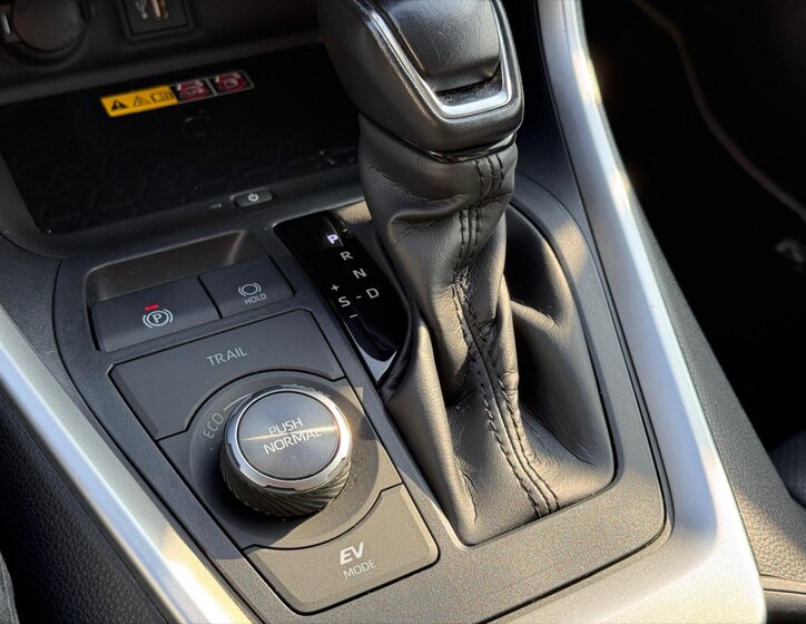 Toyota RAV4 SUV 2,5 l 131 kw