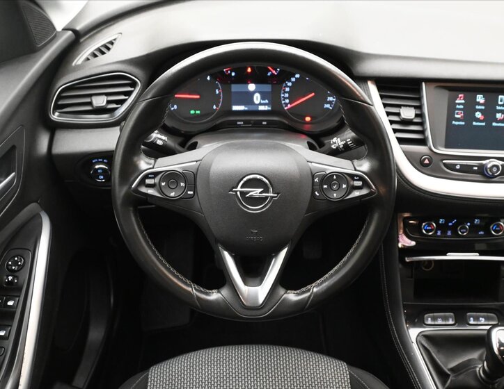 Opel Grandland X SUV / Terénní 1,6 l 88 kw