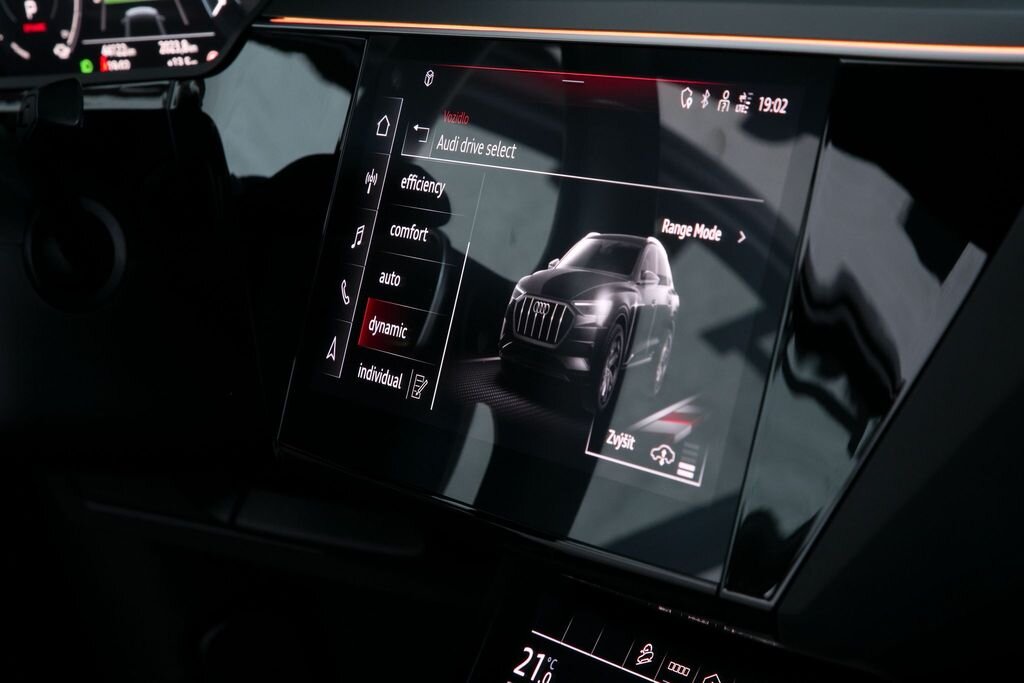 Audi e-tron SUV / Terénní 0,0 300 kw