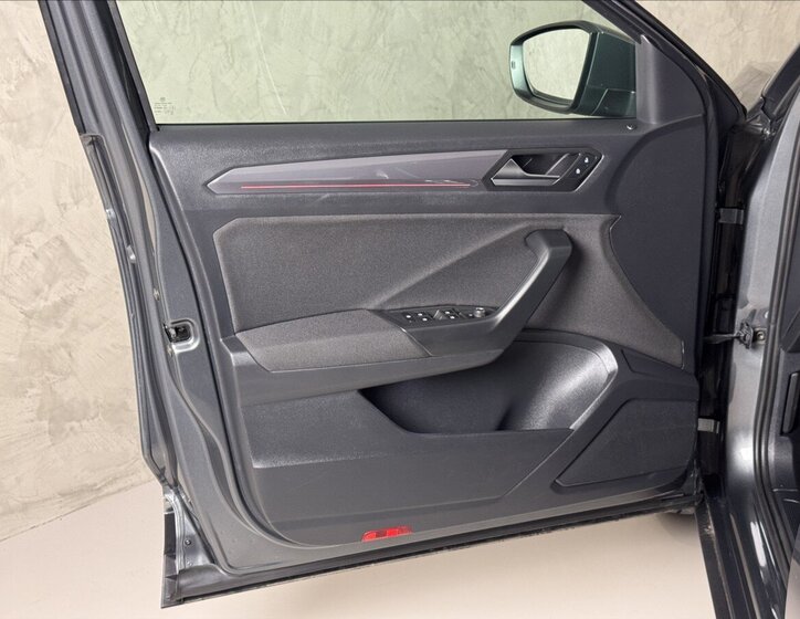 Volkswagen T-Roc SUV 1,5 l 110 kw