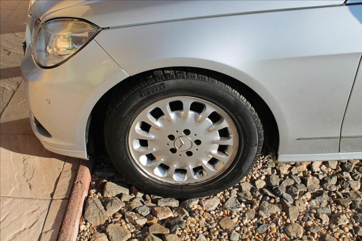 Mercedes-Benz Třídy E Kombi 2,1 l 125 kw