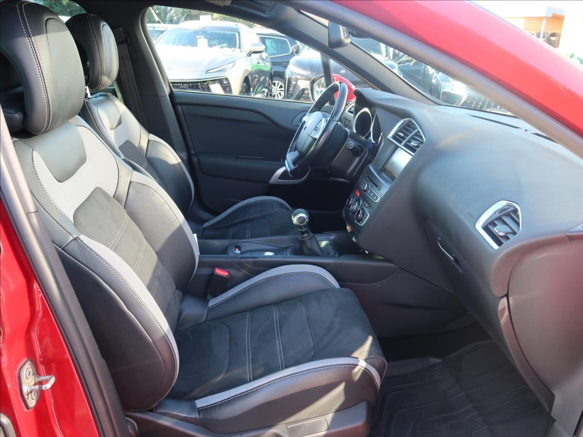 DS Automobiles DS4 Hatchback 1,6 l 88 kw