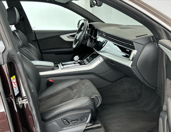 Audi Q8 SUV / Terénní 3,0 l 250 kw