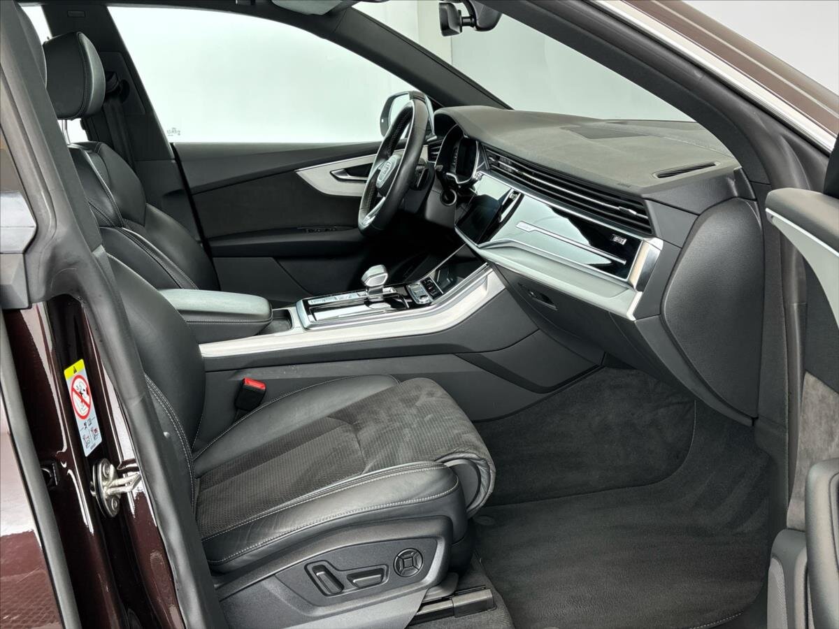 Audi Q8 SUV / Terénní 3,0 l 250 kw