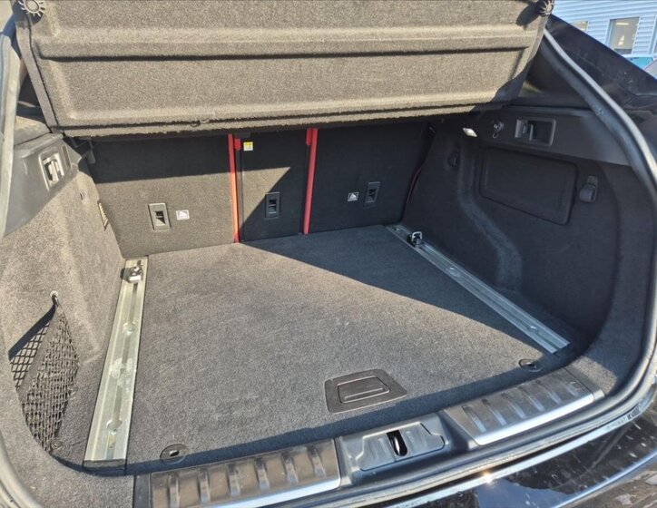 Jaguar F-Pace SUV / Terénní 3,0 l 221 kw