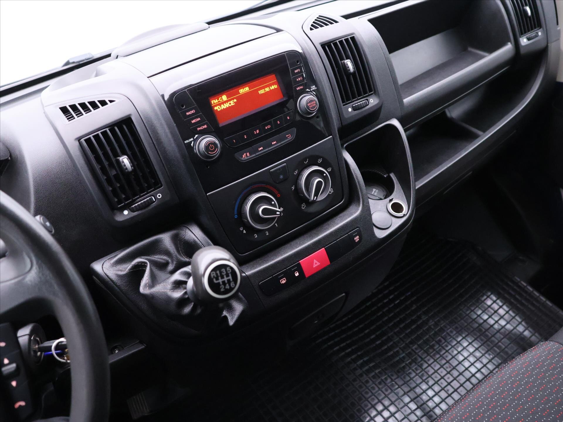 Peugeot Boxer Valník 2,0 l 96 kw