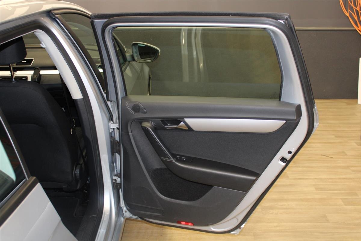 Volkswagen Passat Kombi 2,0 l 103 kw