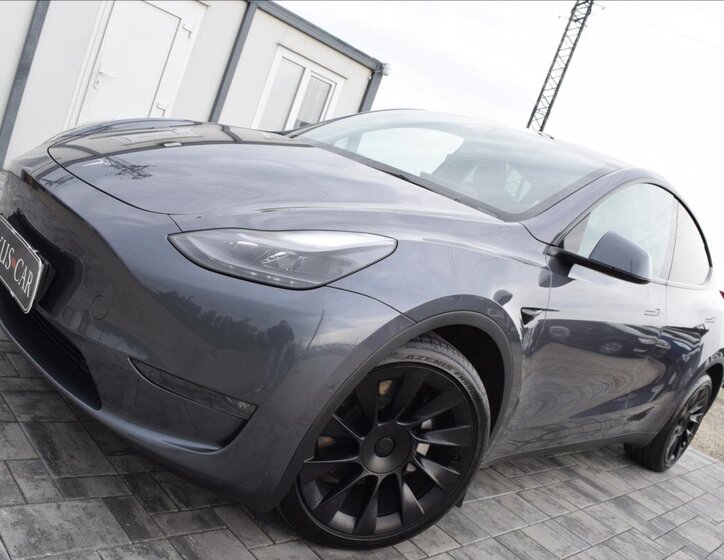 Tesla Model Y SUV / Terénní 0,0 378 kw