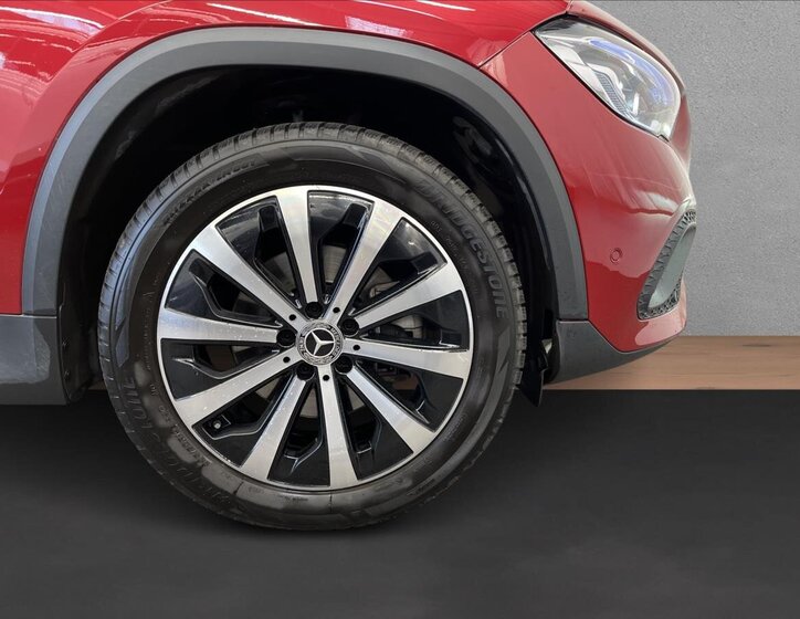 Mercedes-Benz GLA SUV 1,3 l 120 kw