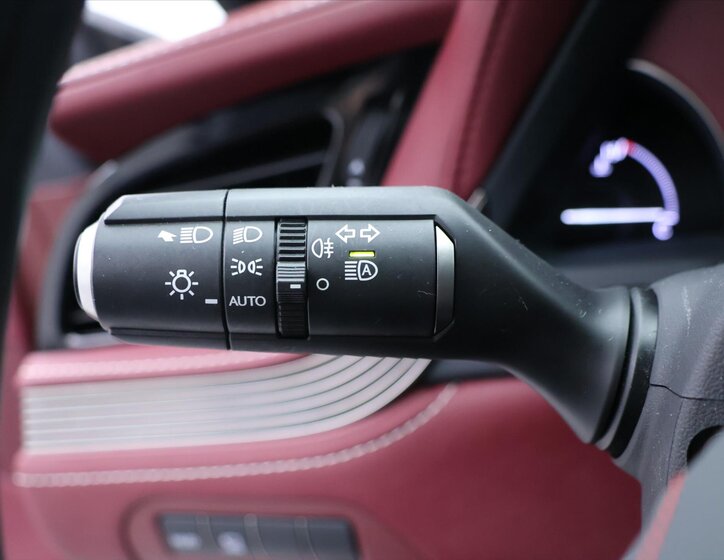 Lexus LS 500h Sedan / Limuzína 3,5 l 220 kw