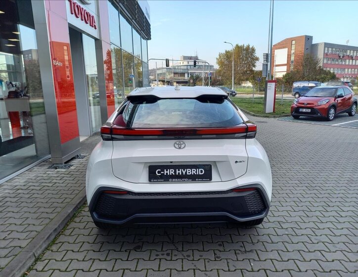 Toyota C-HR SUV / Terénní 1,8 l 103 kw