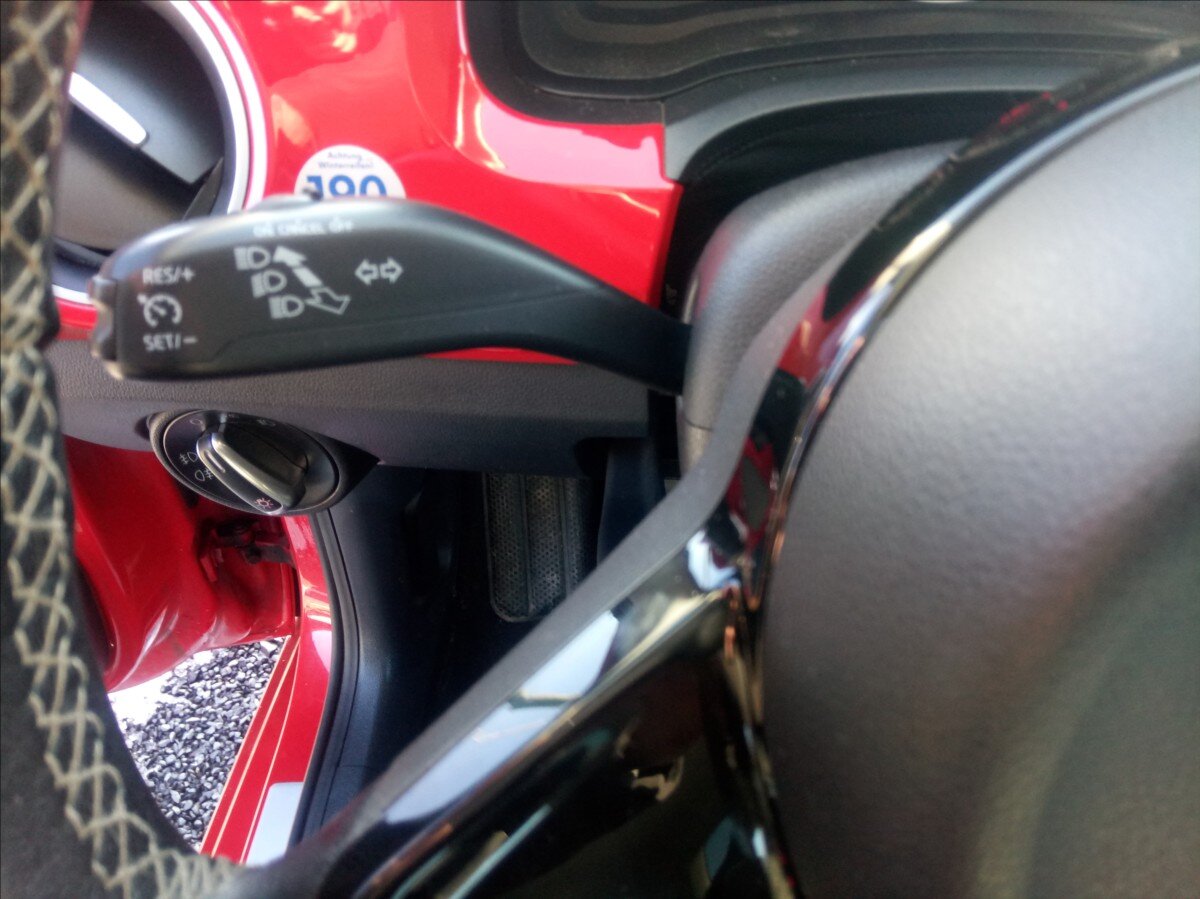 Volkswagen up! Hatchback 999,0 44 kw