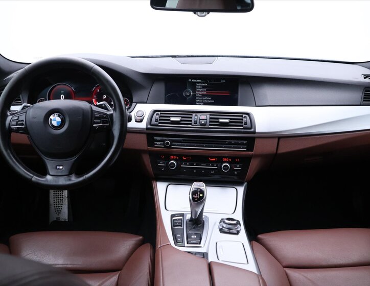 BMW Řada 5 Kombi 3,0 l 190 kw