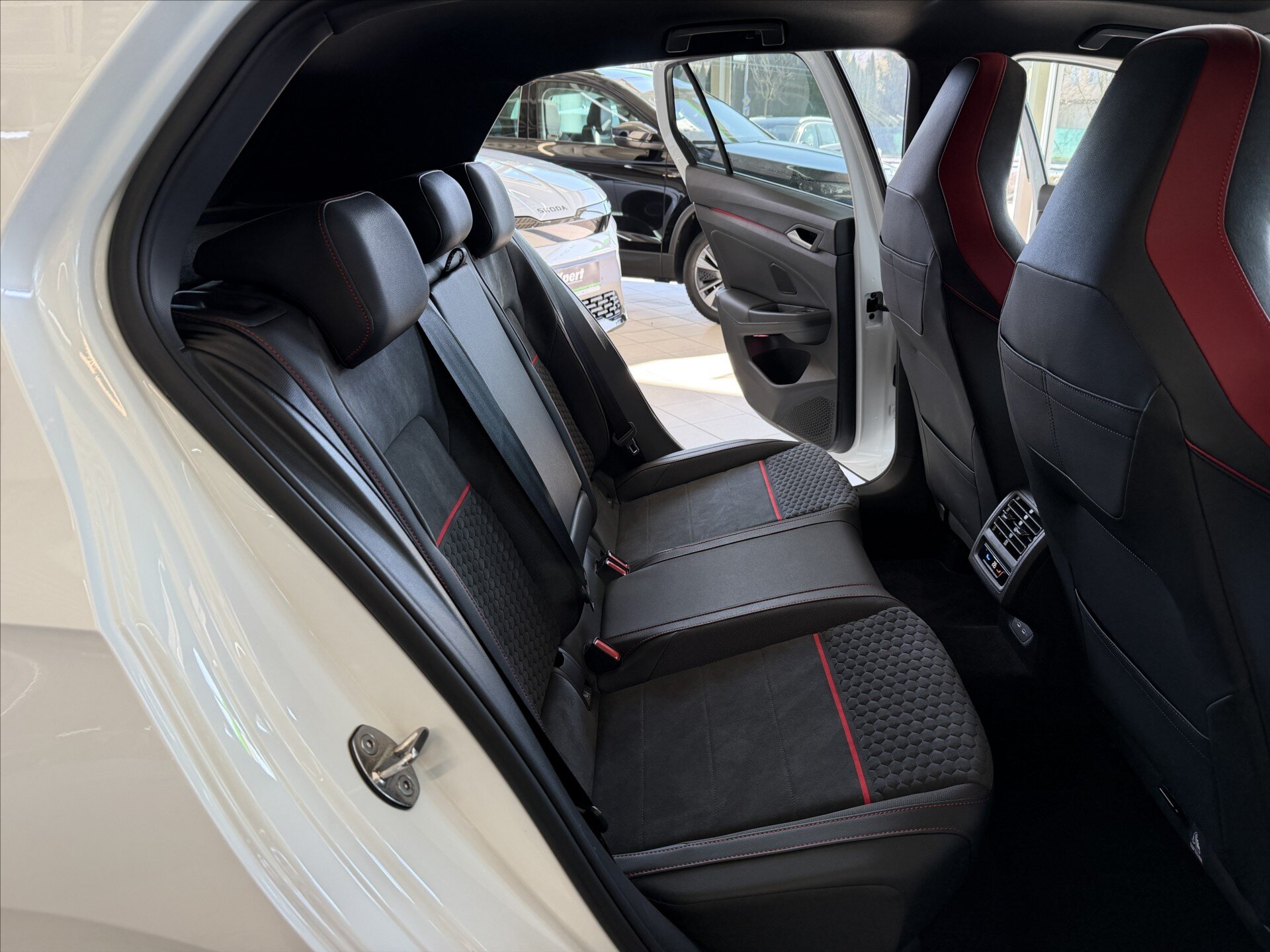 Volkswagen Golf Hatchback 2,0 l 221 kw