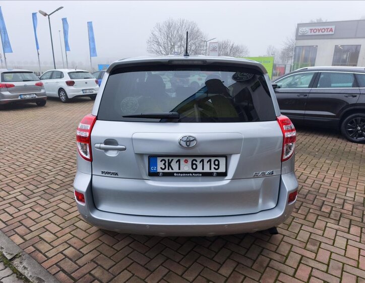 Toyota RAV4 Kombi 2,0 l 116 kw