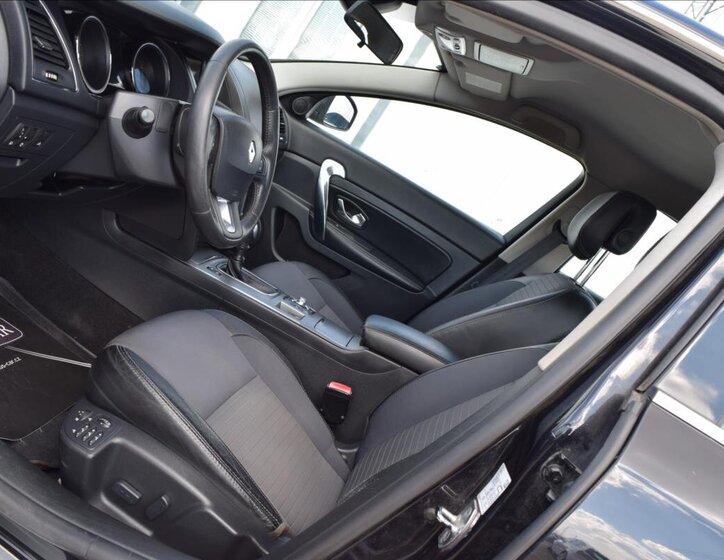 Renault Latitude Sedan / Limuzína 2,0 l 110 kw