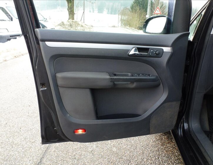 Volkswagen Touran Kombi 2,0 l 100 kw