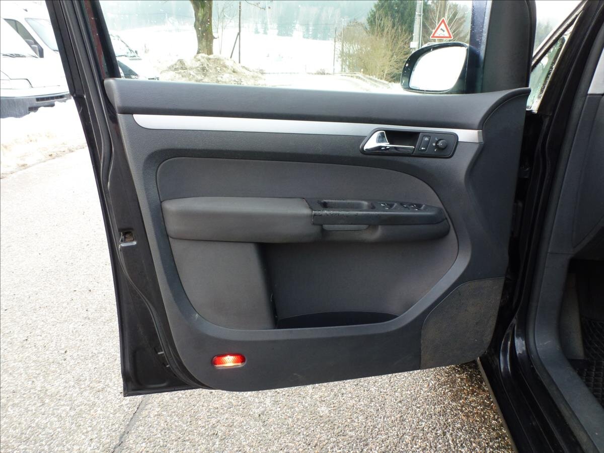 Volkswagen Touran Kombi 2,0 l 100 kw